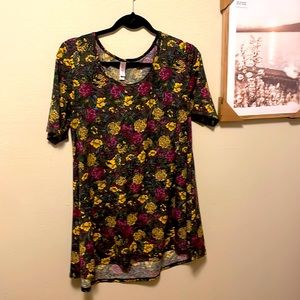 EUC LuLaroe perfect T size M